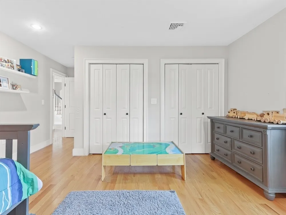 73 Auburn St, Newton, MA 02466
