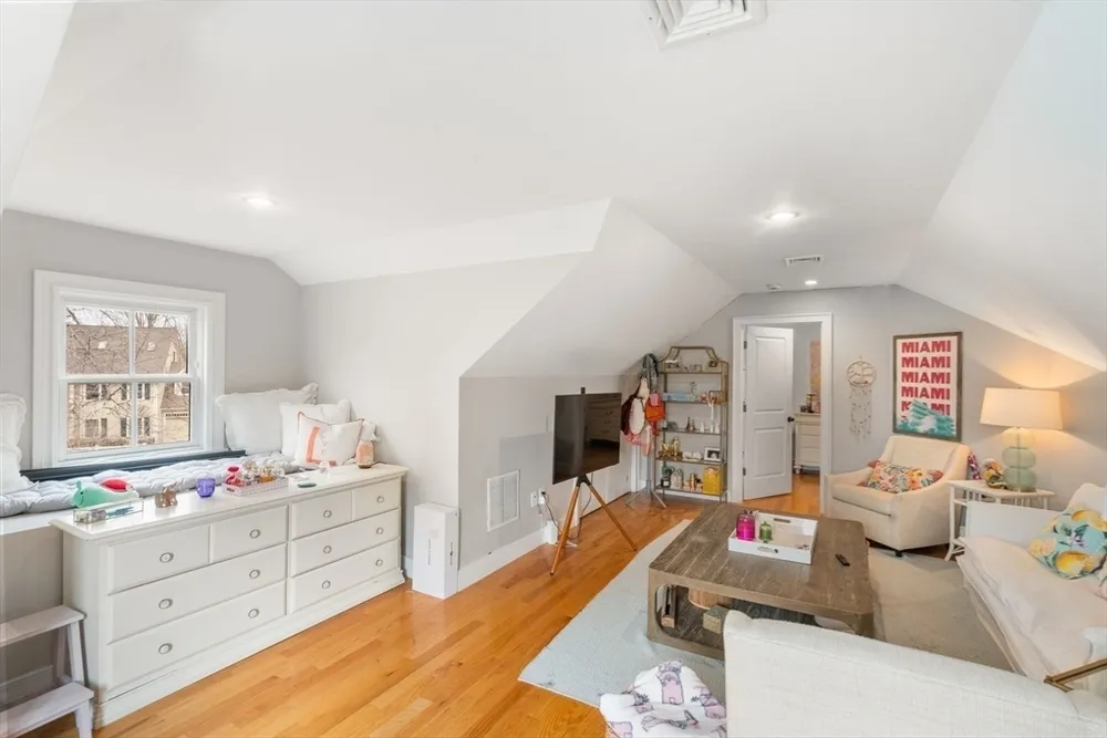 73 Auburn St, Newton, MA 02466