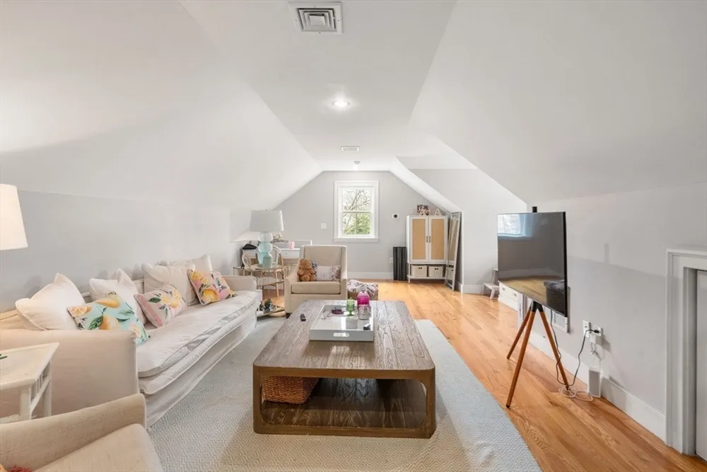 73 Auburn St, Newton, MA 02466