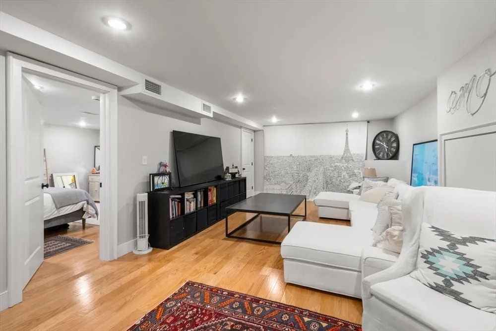 73 Auburn St, Newton, MA 02466