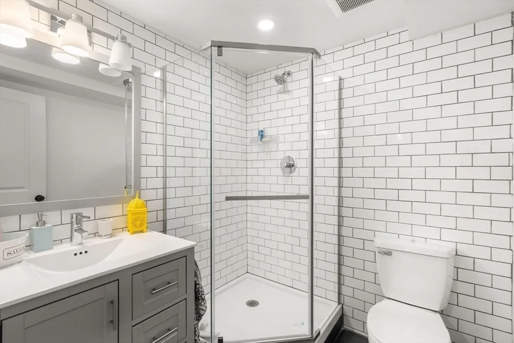73 Auburn St, Newton, MA 02466