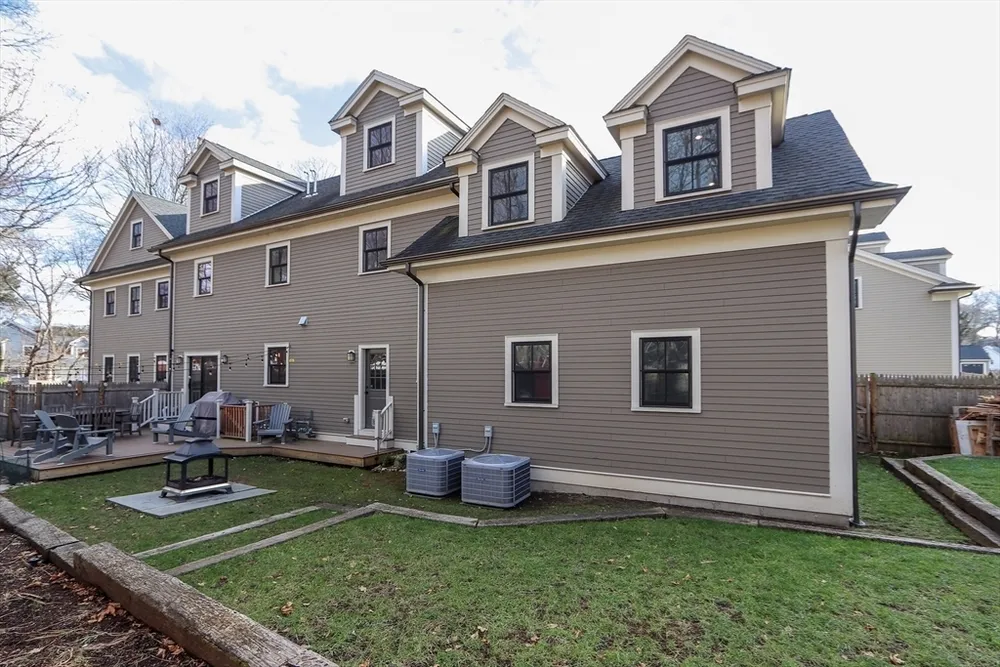 73 Auburn St, Newton, MA 02466