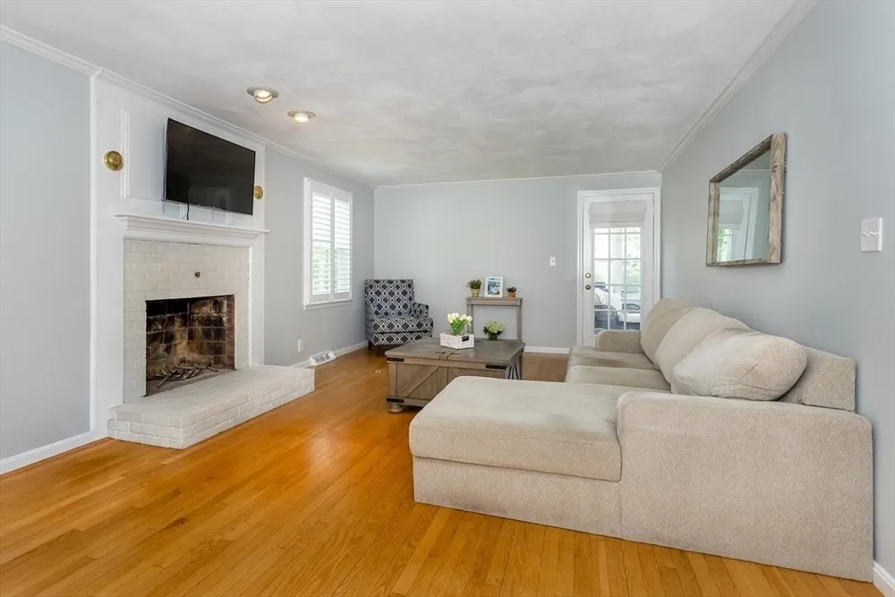 6 Raven Rd, Canton, MA 02021