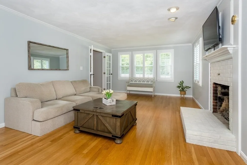 6 Raven Rd, Canton, MA 02021