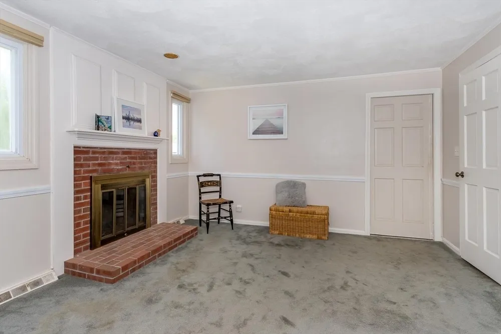 6 Raven Rd, Canton, MA 02021