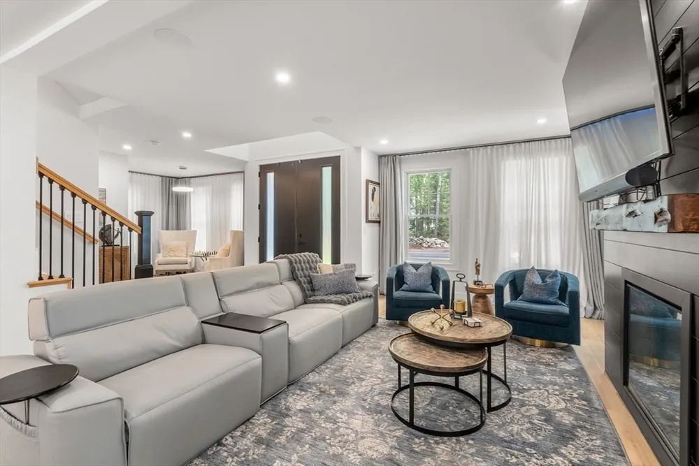 295 Gardner St, Hingham, MA 02043