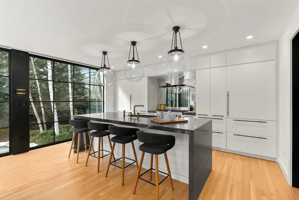 12 Martin St, Cambridge, MA 02138