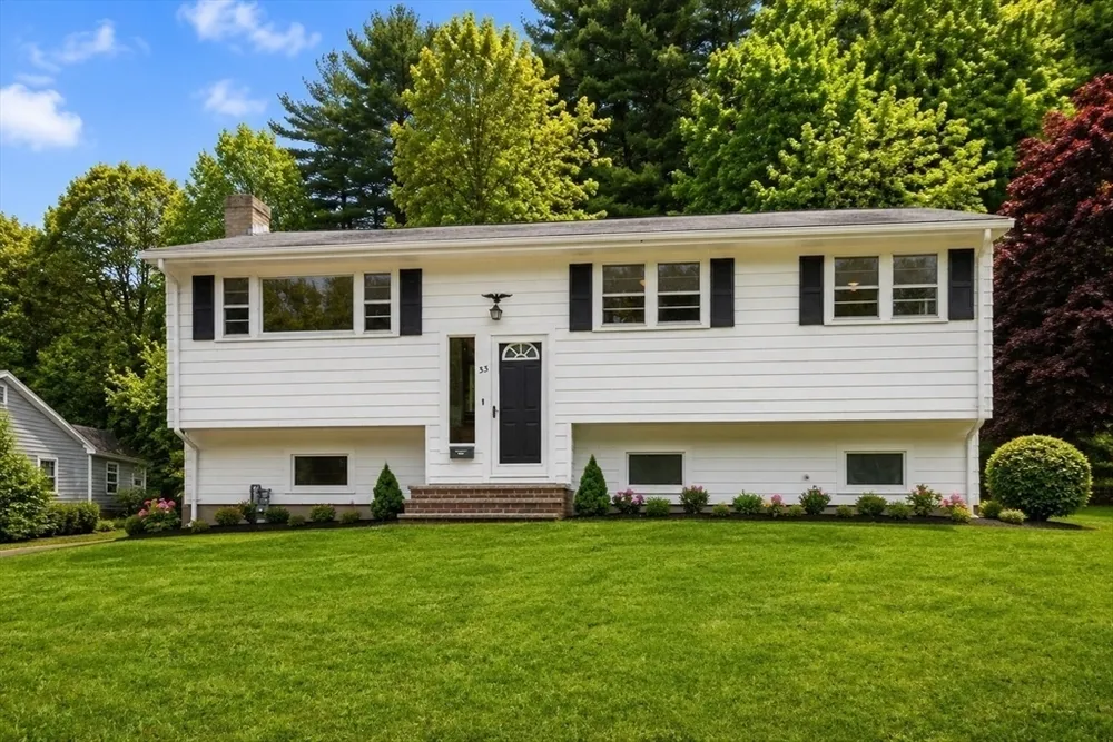 33 Heather Dr, Norwood, MA 02062