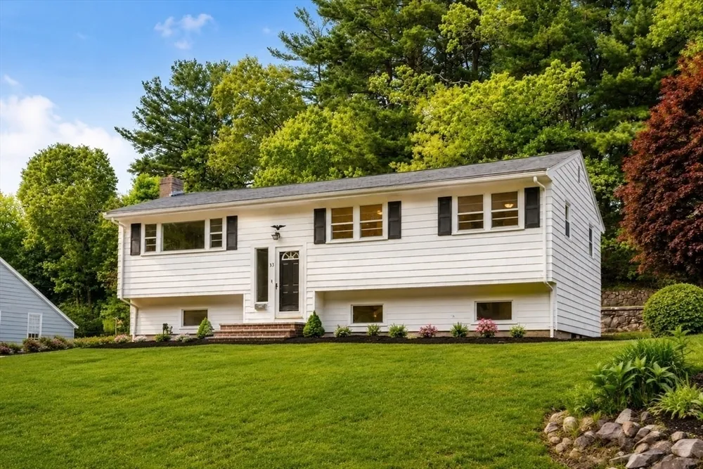 33 Heather Dr, Norwood, MA 02062