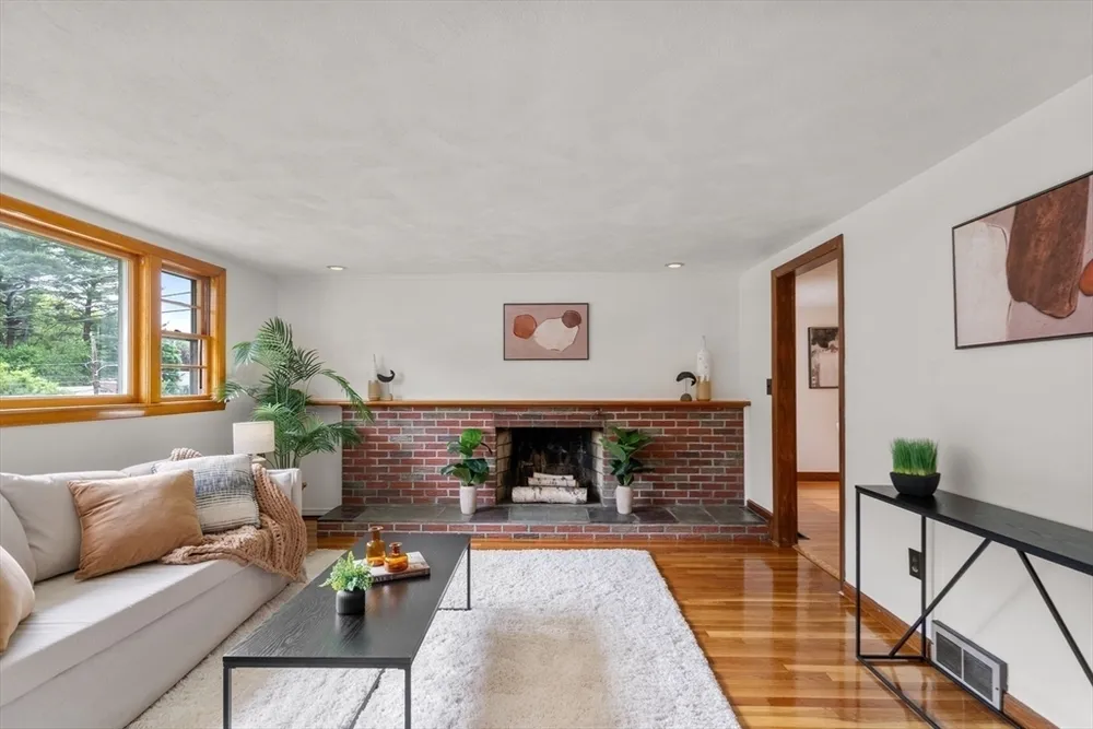 33 Heather Dr, Norwood, MA 02062