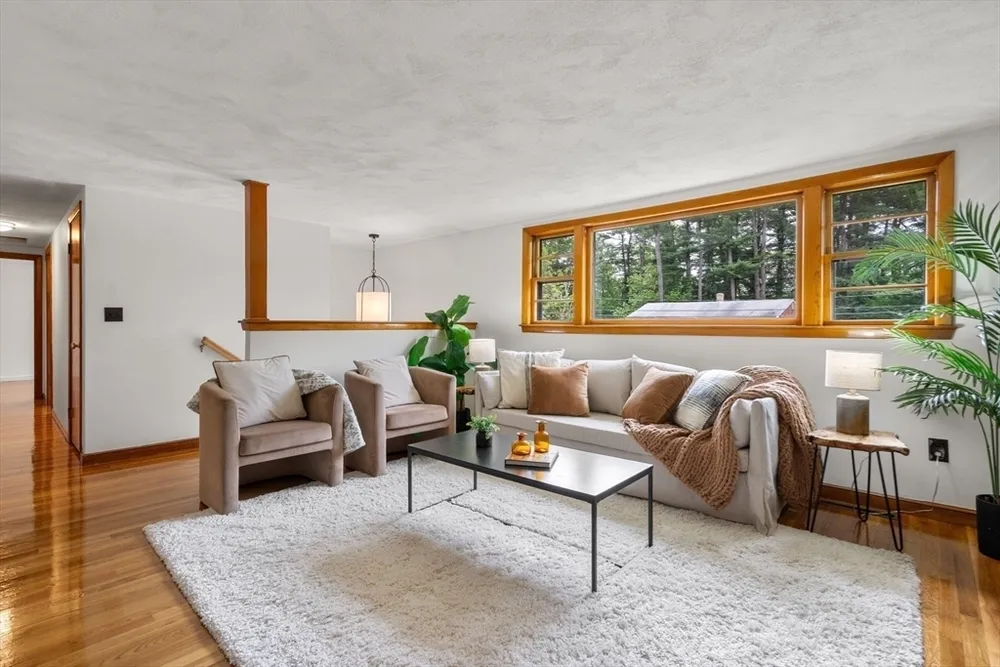 33 Heather Dr, Norwood, MA 02062