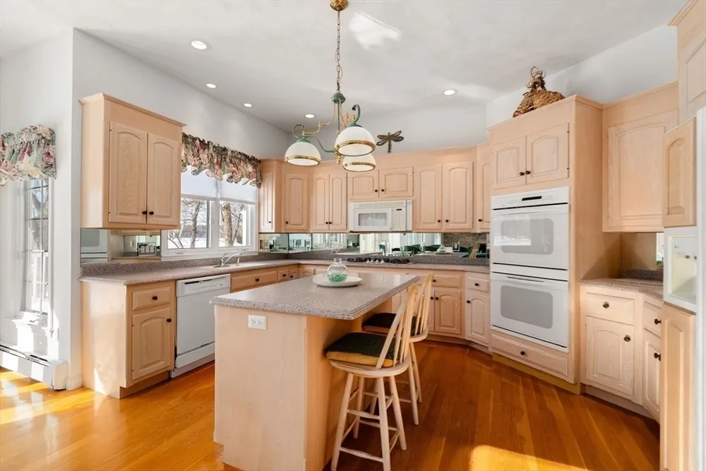 269 Bullard St, Walpole, MA 02081