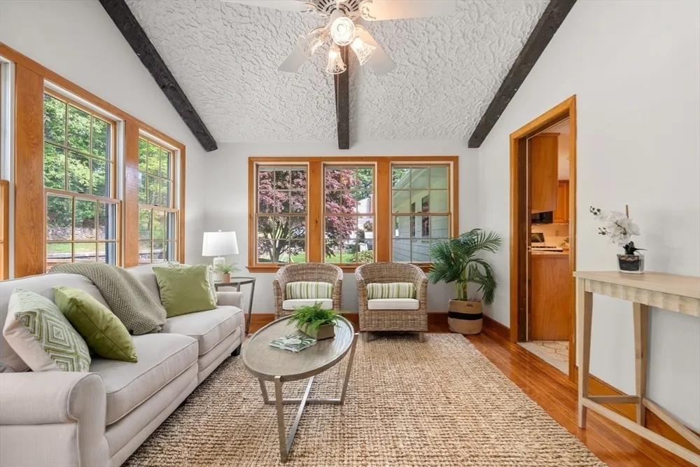 33 Heather Dr, Norwood, MA 02062