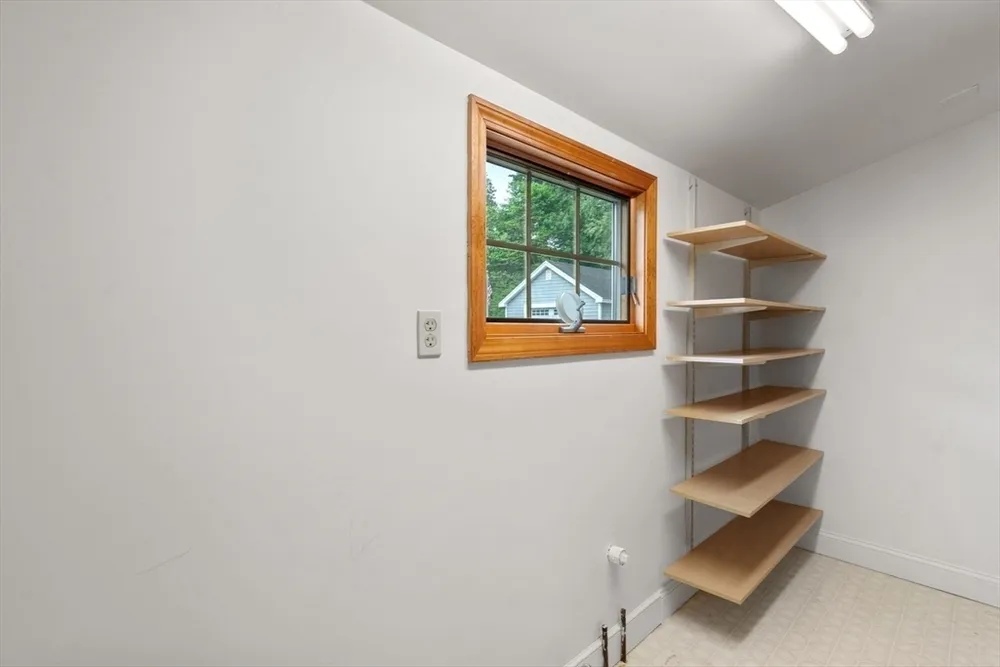 33 Heather Dr, Norwood, MA 02062