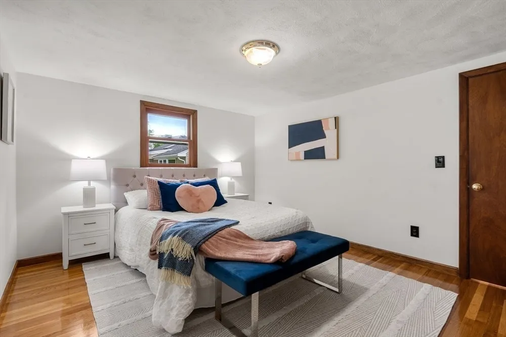 33 Heather Dr, Norwood, MA 02062