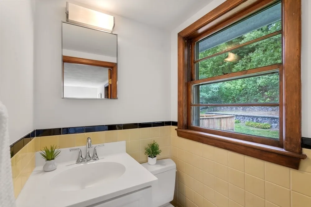 33 Heather Dr, Norwood, MA 02062