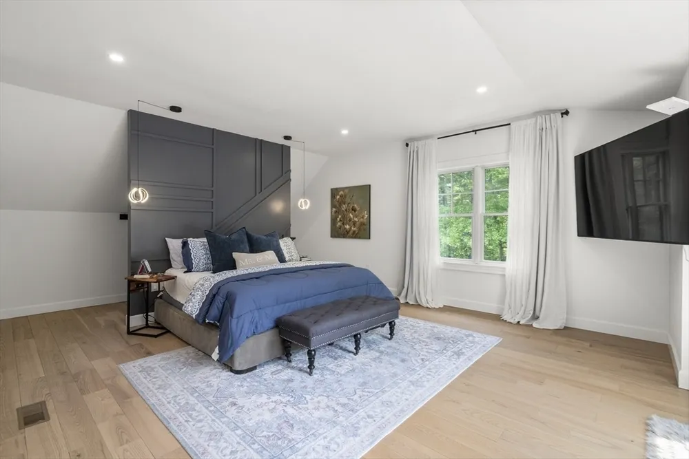 295 Gardner St, Hingham, MA 02043