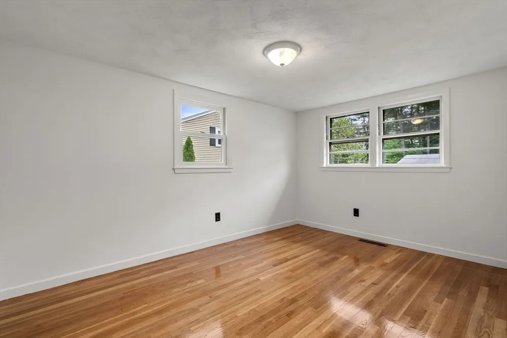 33 Heather Dr, Norwood, MA 02062