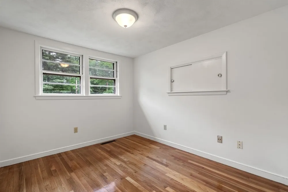 33 Heather Dr, Norwood, MA 02062
