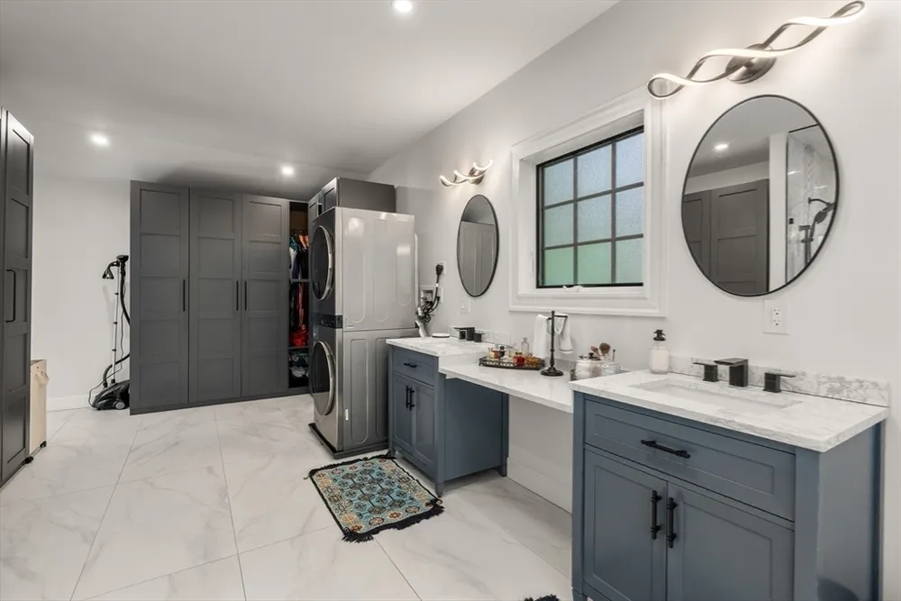 295 Gardner St, Hingham, MA 02043