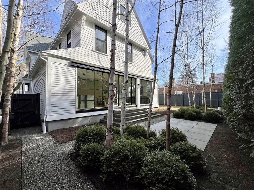 12 Martin St, Cambridge, MA 02138