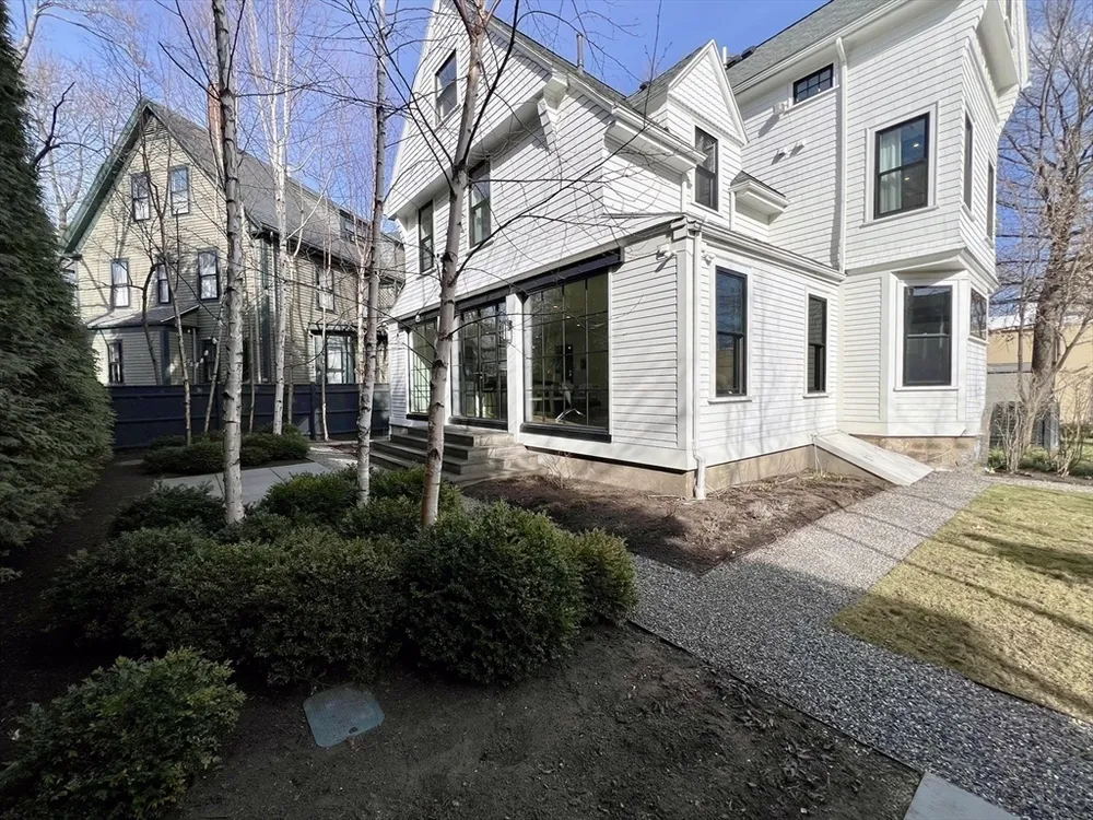 12 Martin St, Cambridge, MA 02138
