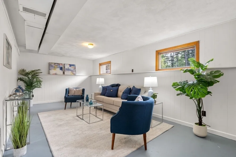 33 Heather Dr, Norwood, MA 02062