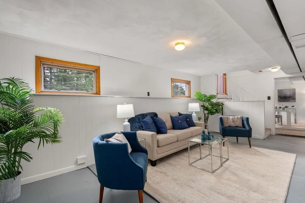 33 Heather Dr, Norwood, MA 02062