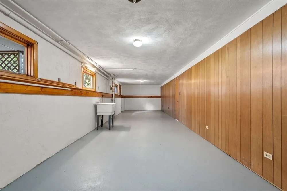 33 Heather Dr, Norwood, MA 02062