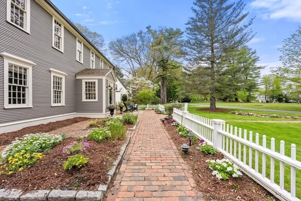 41 Longmeadow Rd, Wellesley, MA 02482