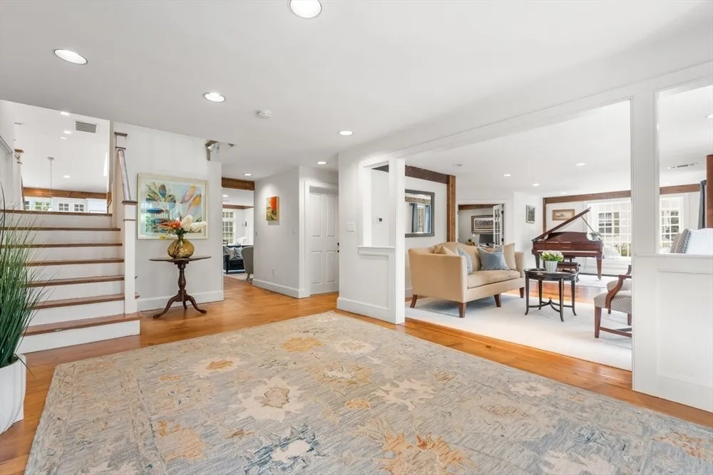 41 Longmeadow Rd, Wellesley, MA 02482