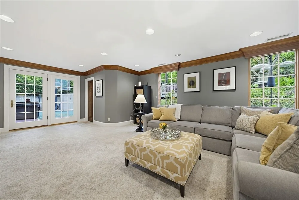 72 Beverly Rd, Brookline, MA 02467