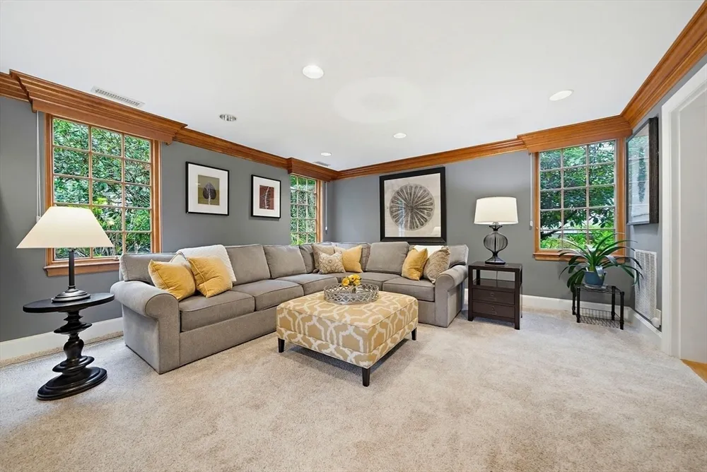 72 Beverly Rd, Brookline, MA 02467