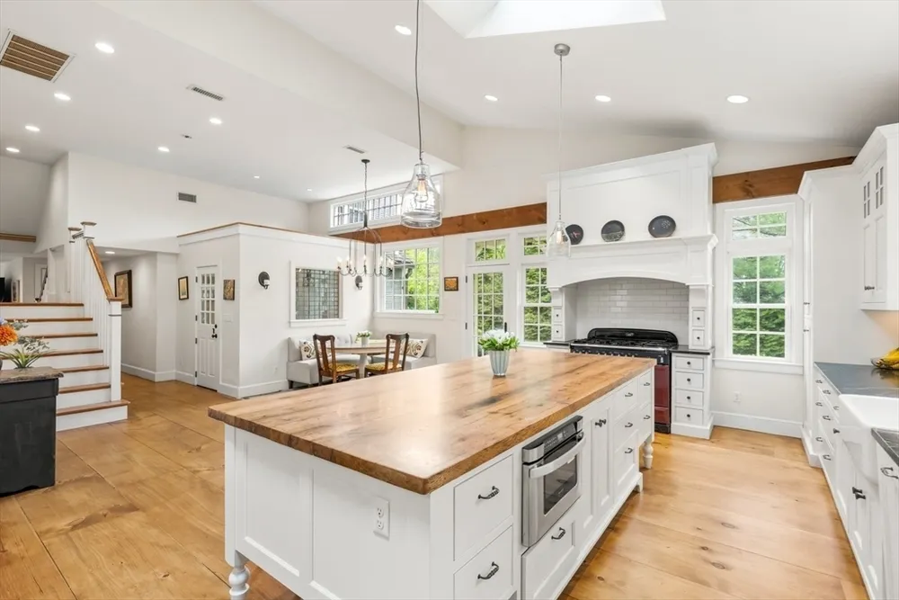 41 Longmeadow Rd, Wellesley, MA 02482