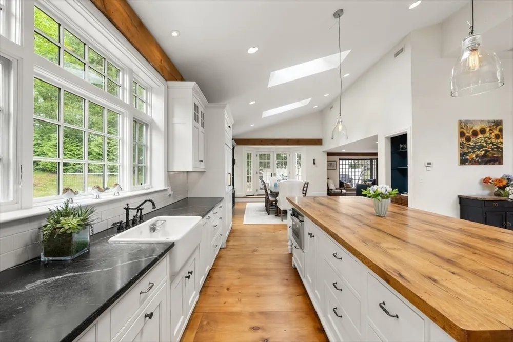 41 Longmeadow Rd, Wellesley, MA 02482