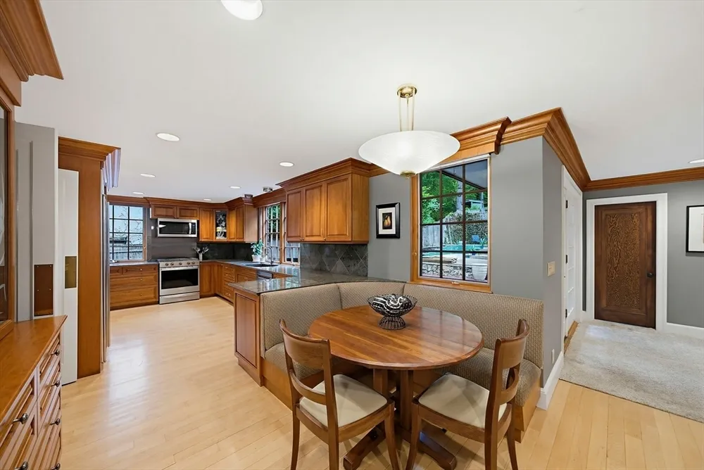 72 Beverly Rd, Brookline, MA 02467