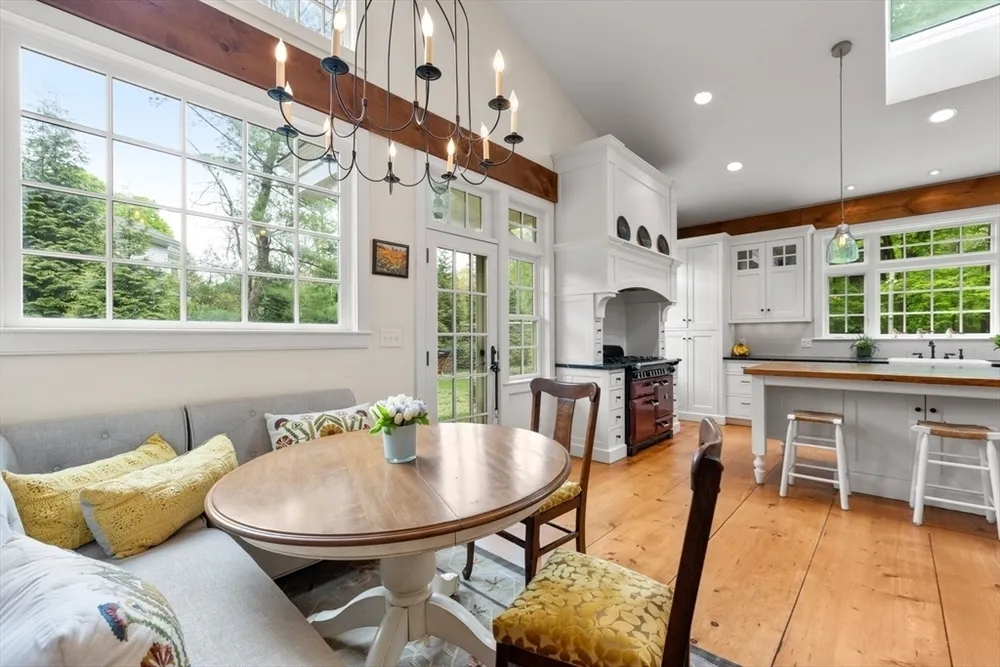 41 Longmeadow Rd, Wellesley, MA 02482