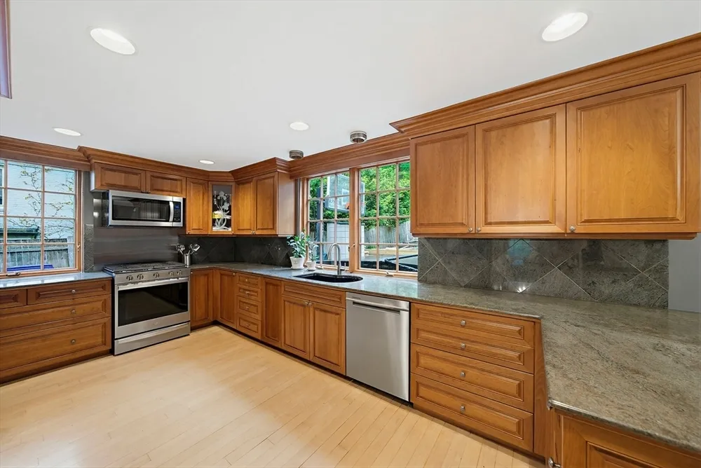 72 Beverly Rd, Brookline, MA 02467