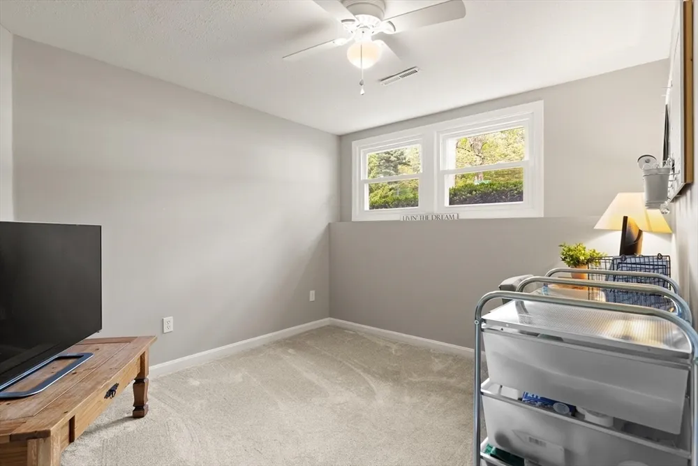 1 Myrtle Ave, Westford, MA 01886