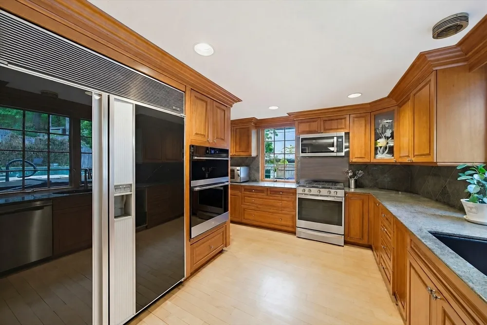 72 Beverly Rd, Brookline, MA 02467