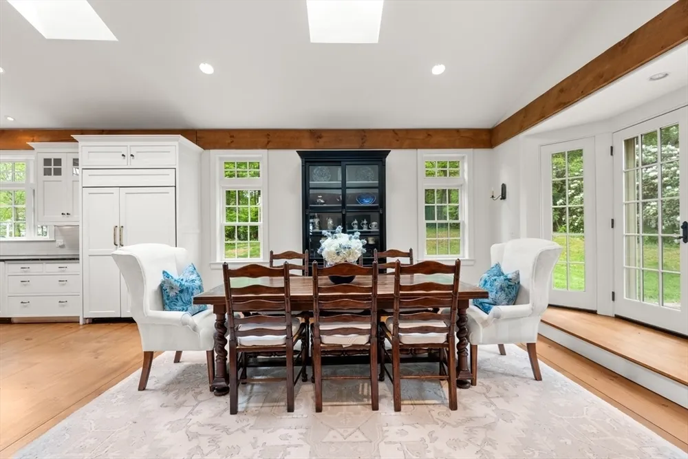41 Longmeadow Rd, Wellesley, MA 02482