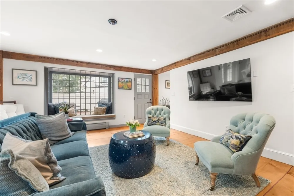 41 Longmeadow Rd, Wellesley, MA 02482