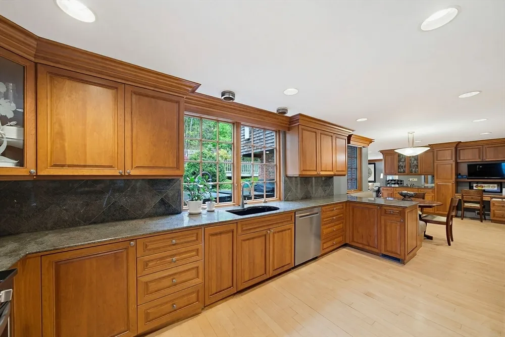 72 Beverly Rd, Brookline, MA 02467