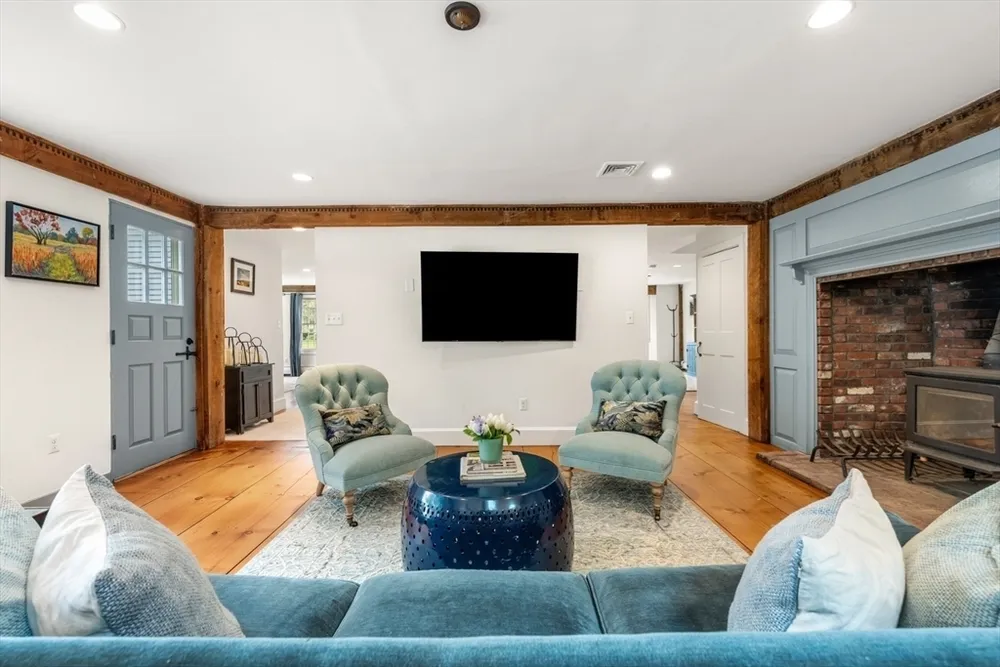 41 Longmeadow Rd, Wellesley, MA 02482