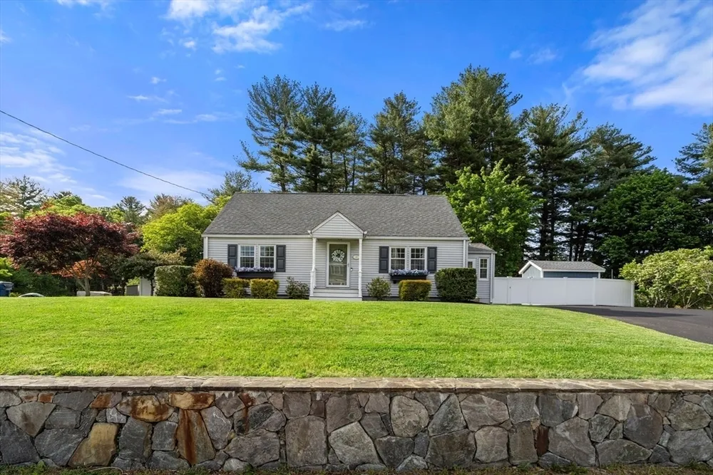 15 Marie St, Tewksbury, MA 01876