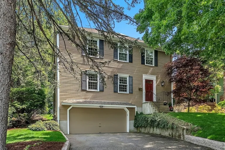 372 Central St, Newton, MA 02466
