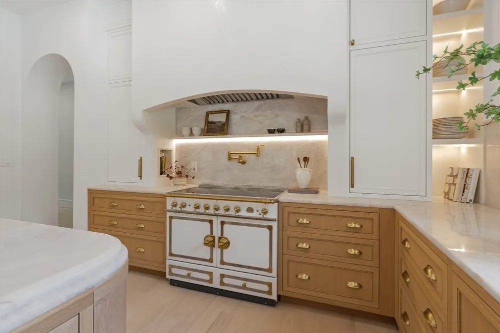 101 Alban Rd, Newton, MA 02468