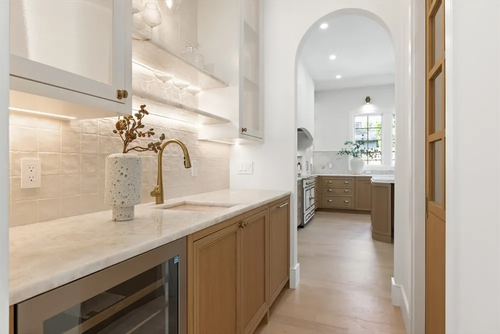 101 Alban Rd, Newton, MA 02468