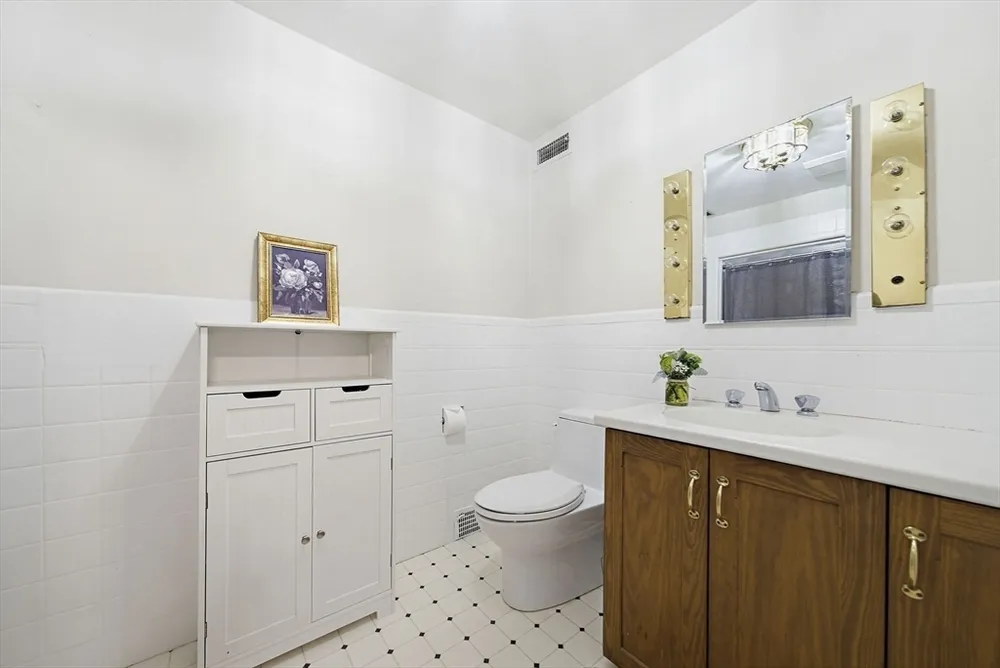 72 Beverly Rd, Brookline, MA 02467