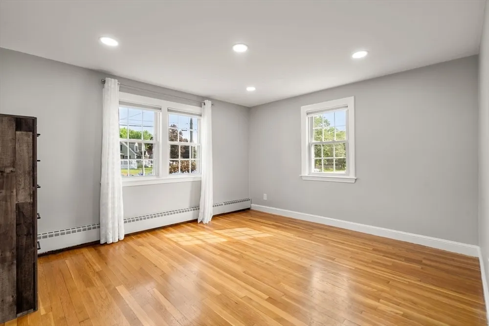 15 Marie St, Tewksbury, MA 01876